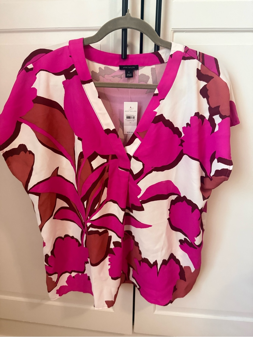 NWT Ann Taylor Fuchsia & Brown Floral V-Neck Blouse